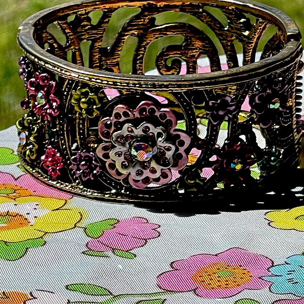 OPC CN- Rhinestone Emerald Flower wide open work clamper Bracelet